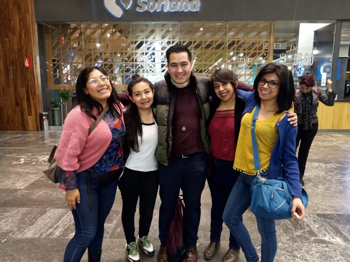 Yael Núñez capacitando a educadoras caninas
